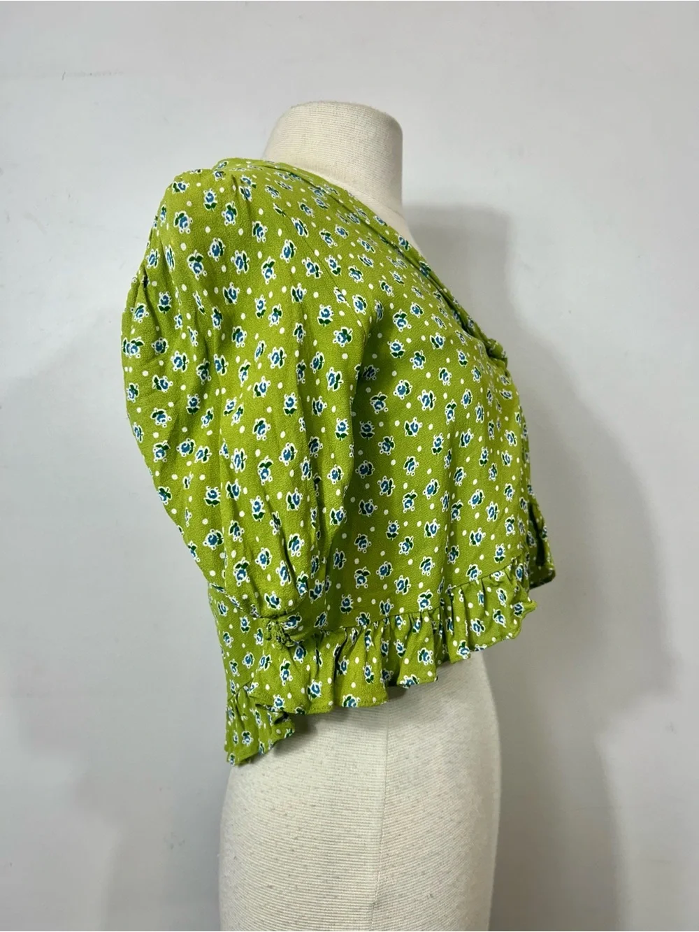 Reformation Nell V-Neck Button-Up Floral Blouse in Lime/Green - Size Small